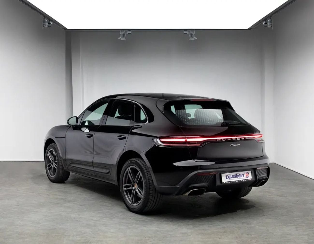Porsche Macan STANDARD Dealer Service • Sport Chrono • AWD • GCC
