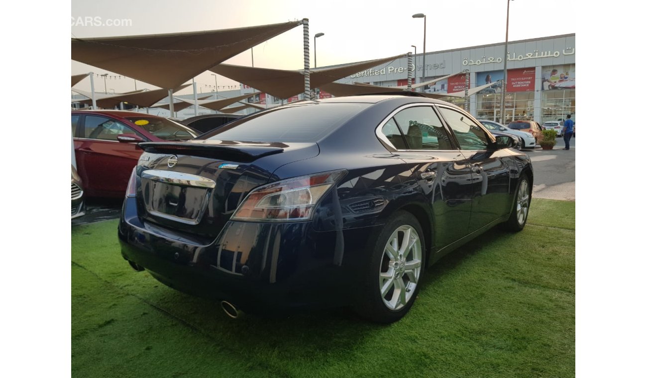 Nissan Maxima GCC Number One - Full Option - sunroof - Leather - Back Wing - Screen - Sensors -Excellent condition
