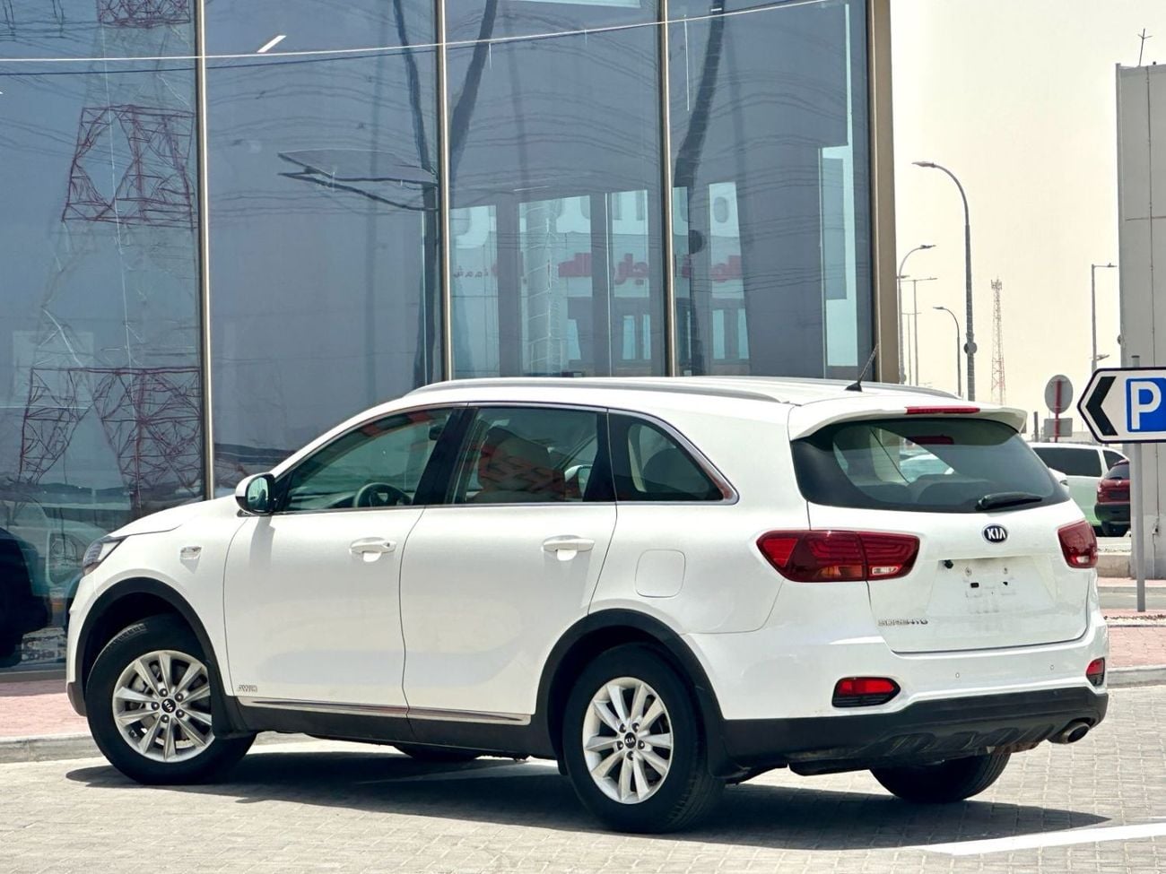 كيا سورينتو 670-Monthly l GCC l 2.4L, Cruise, Camera l Accident Free