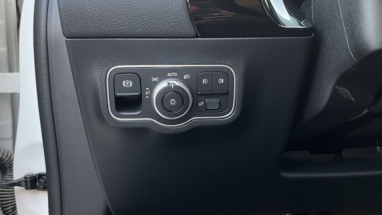 مرسيدس بنز GLA 200 Mercedes-Benz GLA 200 1.3L Petrol