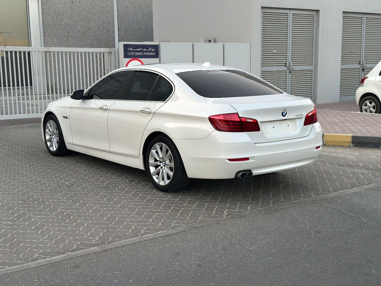 BMW 528i Exclusive 2.0L