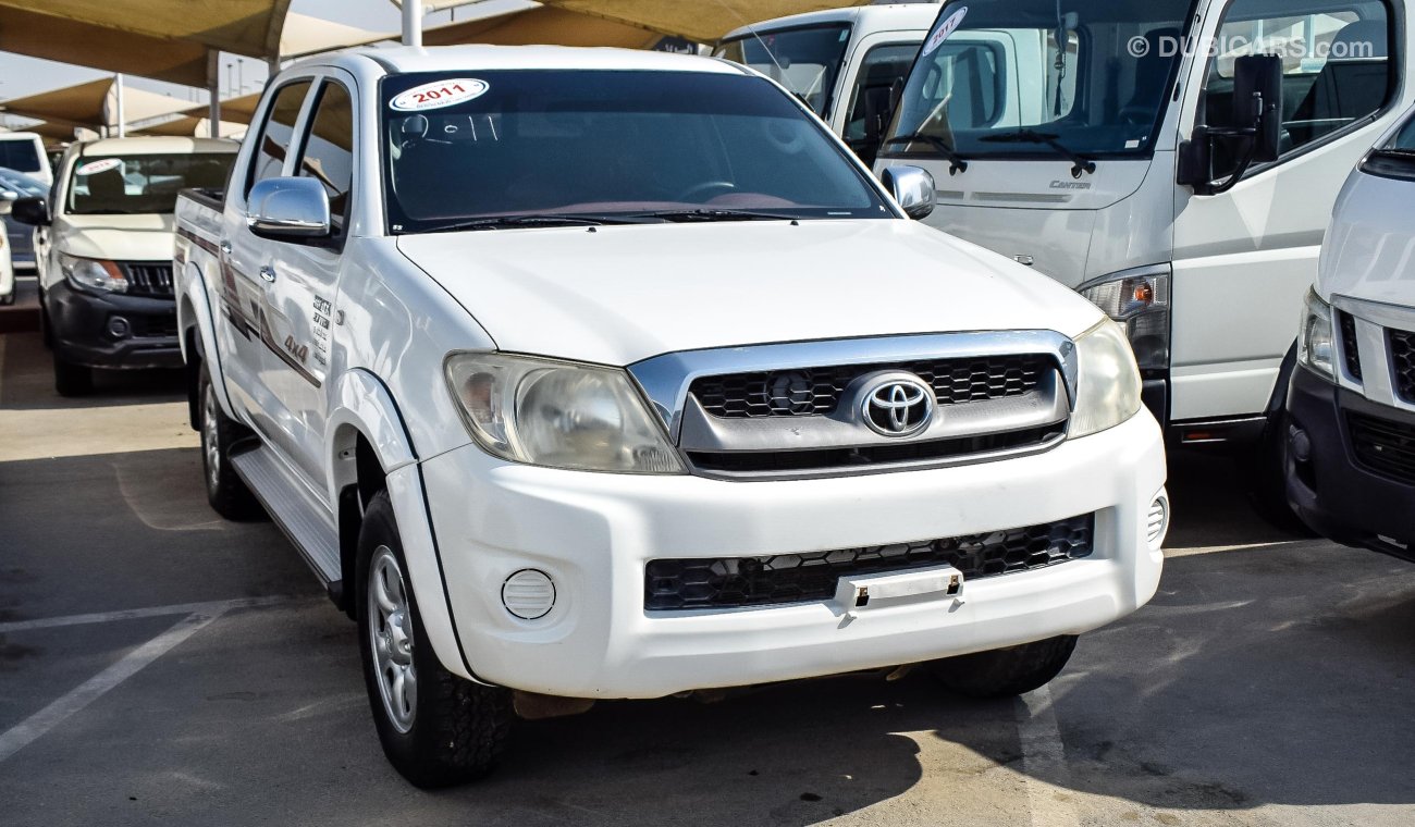 Toyota Hilux With Tan seat covers