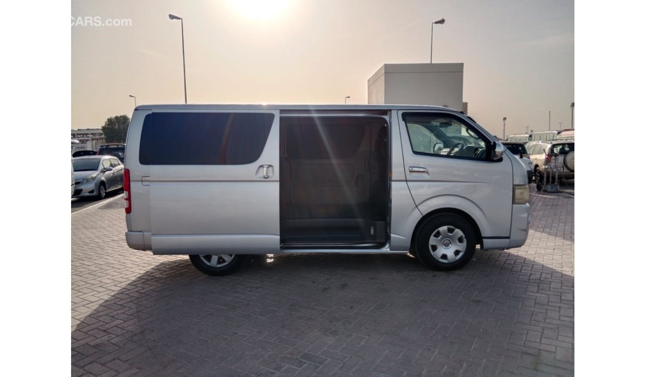 تويوتا هاياس TOYOTA HIACE VAN RIGHT HAND DRIVE (PM1644)