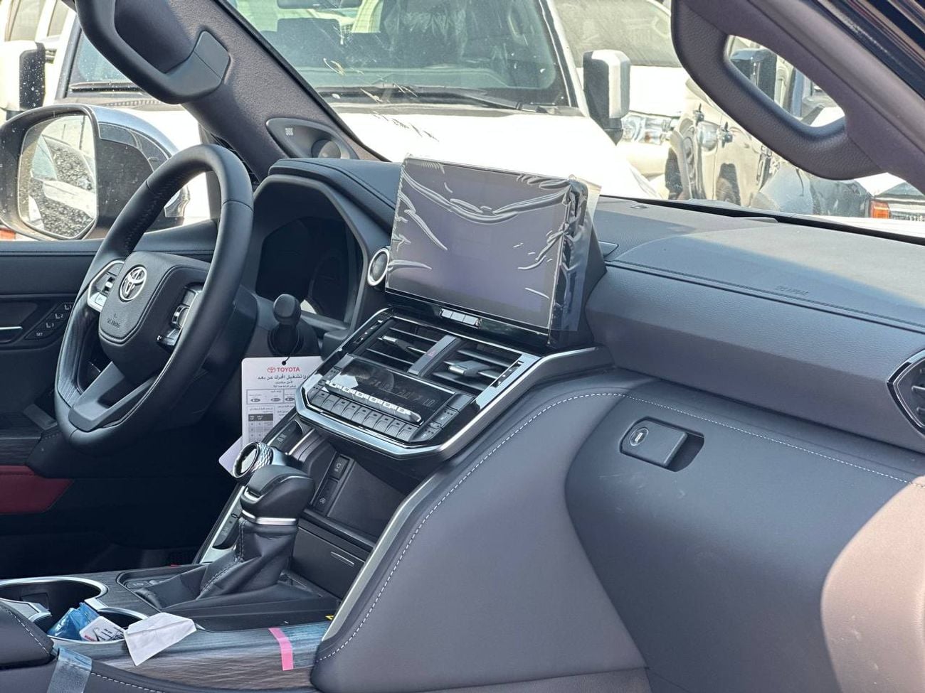 تويوتا لاند كروزر VXR 3.5 لتر هجينة أوتوماتيكية // كاملة المواصفات مع رادار، كاميرا 360 درجة، ذاكرة، مقاعد تدفئة وتبري