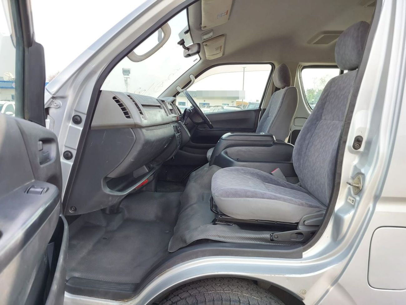 Toyota Hiace TOYOTA HIACE COMMUTER VAN RHD 2011 MODEL 2.7 L PETROL AUTOMATIC(PM24057)