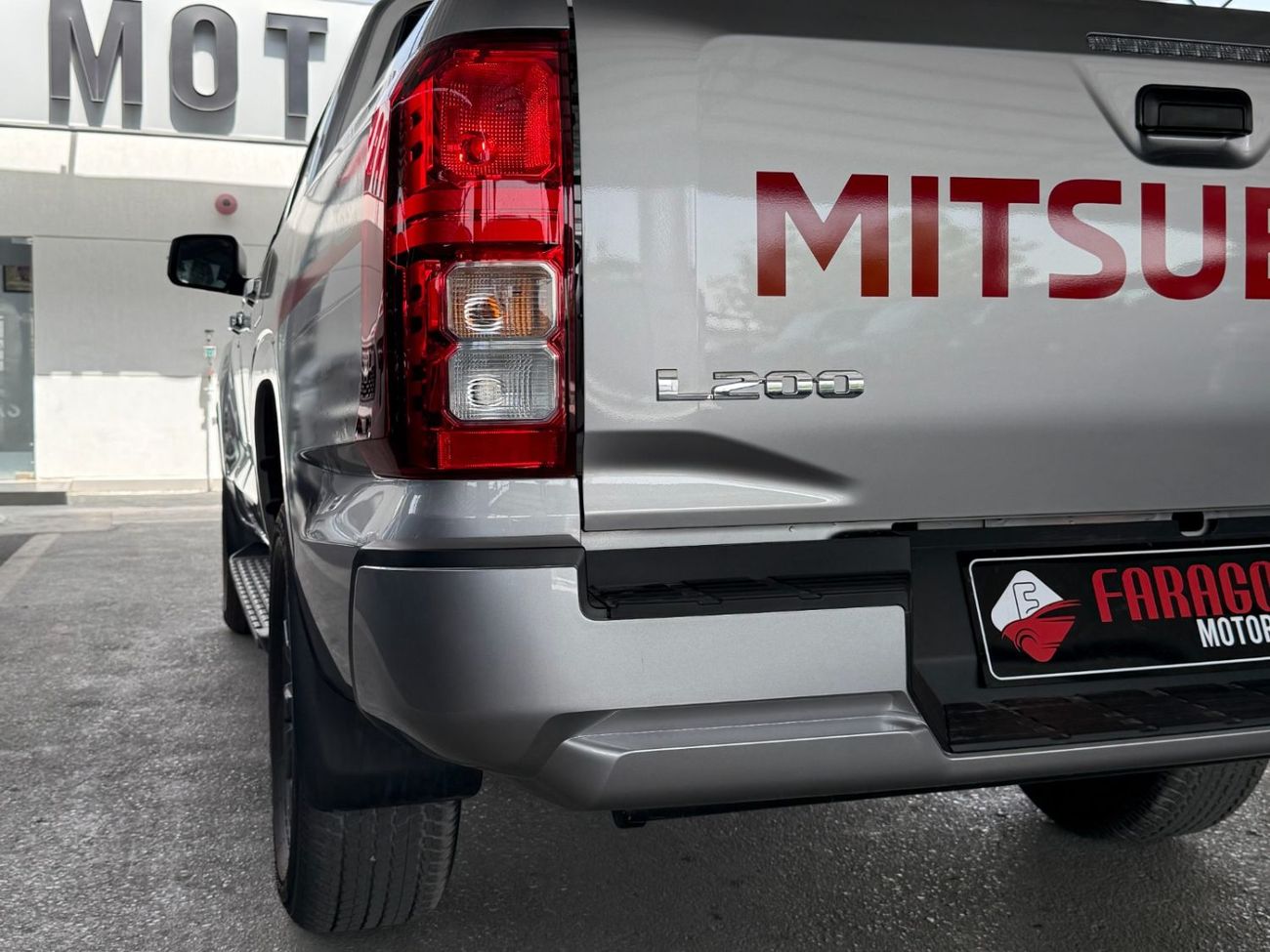 Mitsubishi L200 chrome package 4x4 M/T 18 inch alloy rims **EXPORT ONLY**التصدير فقط خارج الخليج**