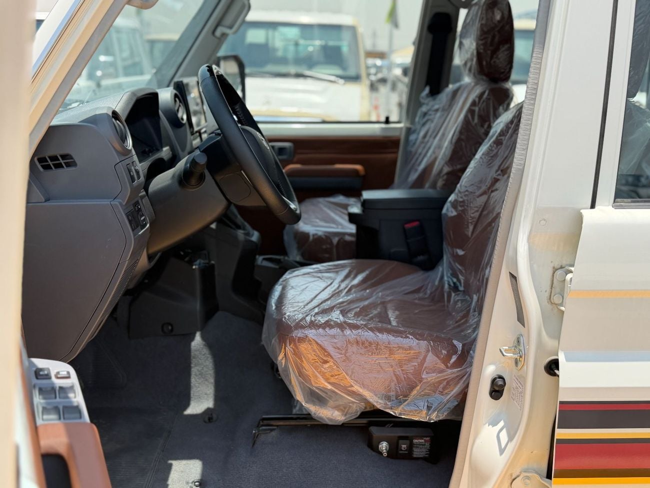 تويوتا لاند كروزر 76 Toyota Land Cruiser 76 (LC76) diesel 2.8-liter