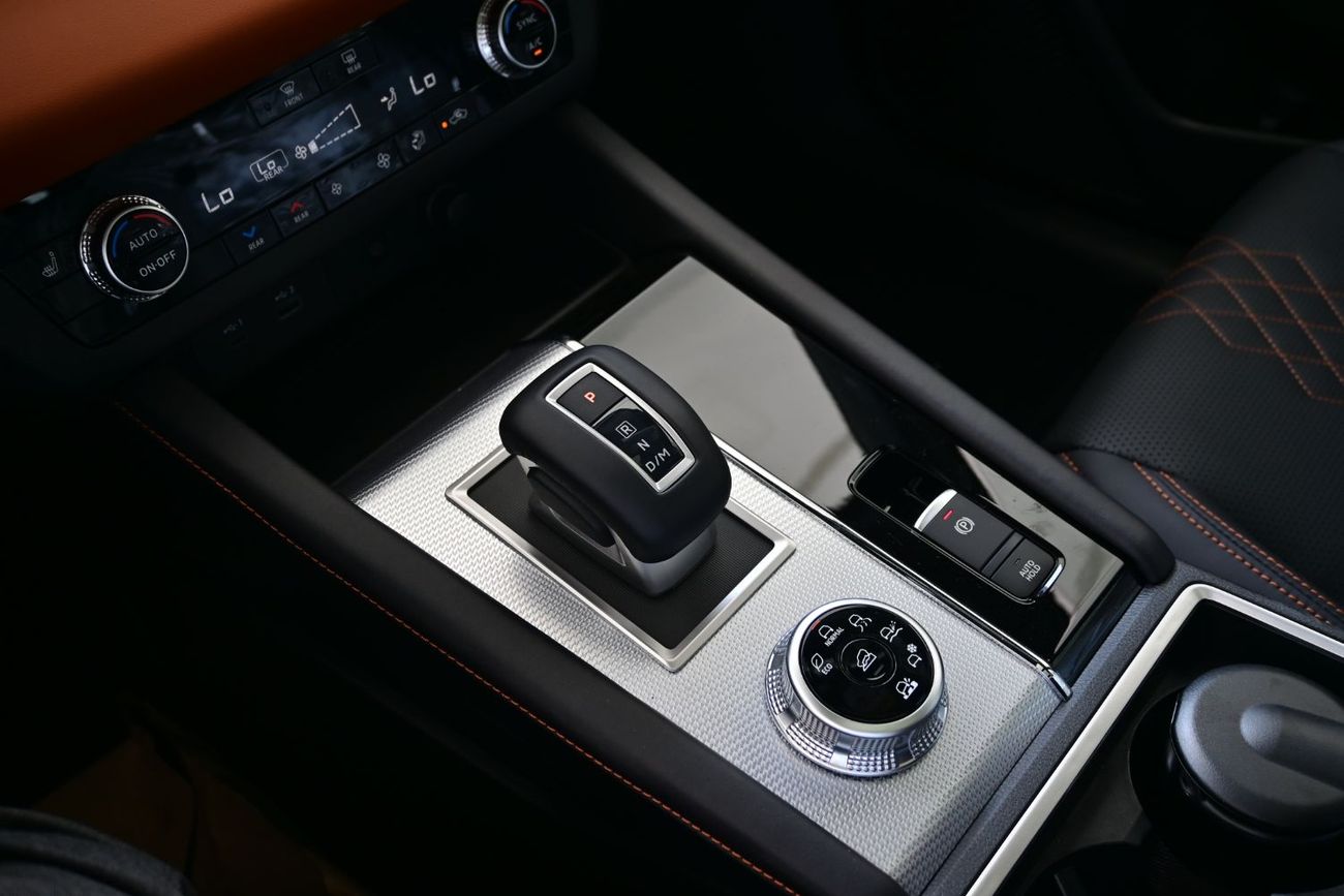 ميتسوبيشي آوتلاندر Mitsubishi Outlander P-Line, 2.5L Petrol 4WD, Model 2025, Color Silver