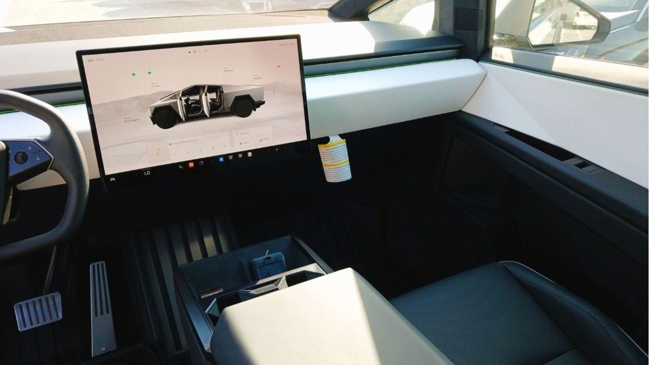 تسلا سايبرتراك Tesla Cybertruck Foundation Series electric pickup truck 2024YM