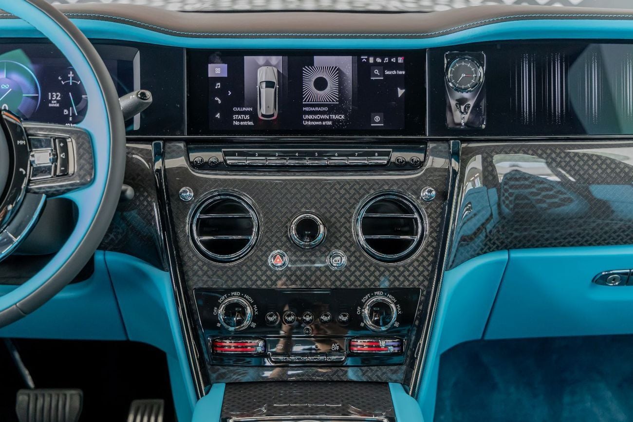 رولز رويس كولينان ROLLS ROYCE CULLINAN | BLACK BADGE | BESPOKE PREMIUM AUDIO  | DUALITY SEATS | European Specs | 2026 