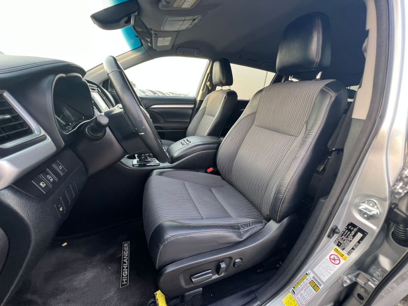 Toyota Highlander 2017 Toyota Highlander LE Plus - MidOption - 3.5L V6 - Full 7 Seater - Trunk Auto