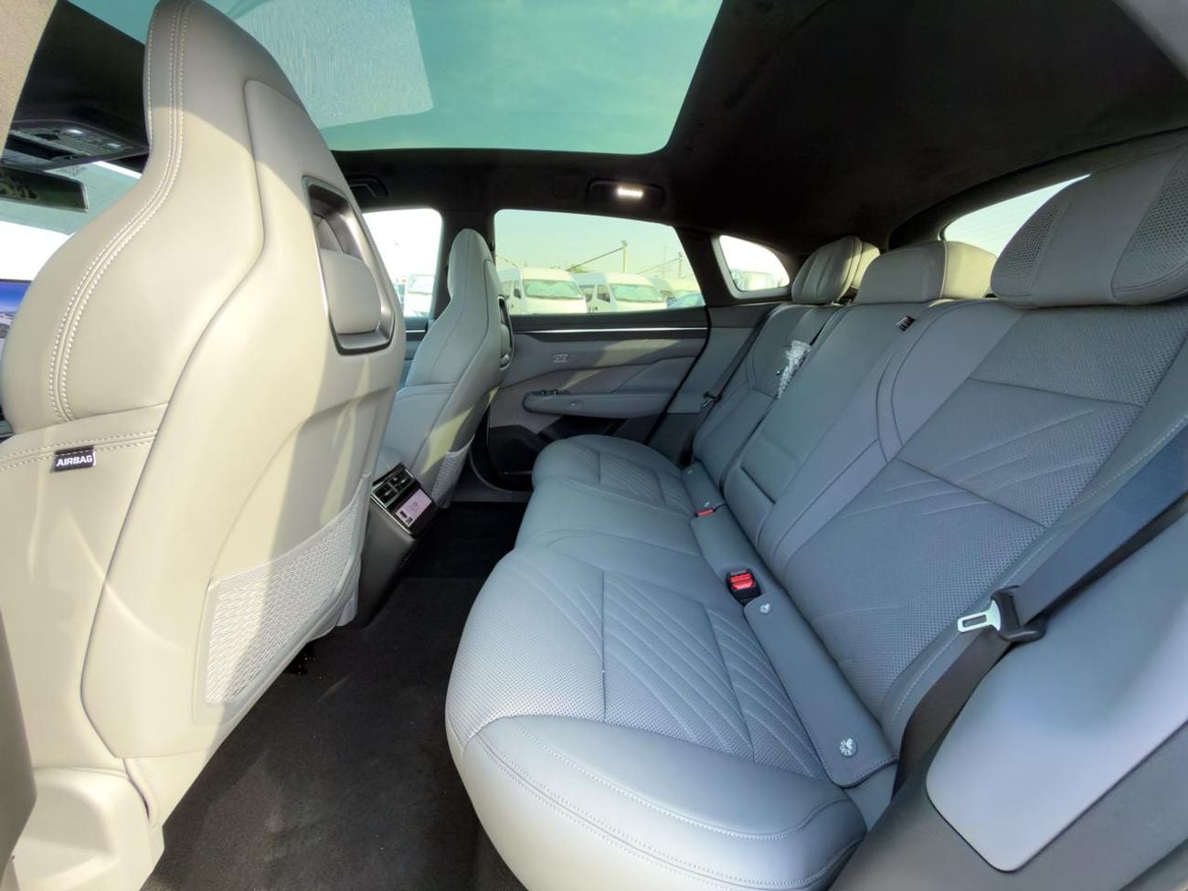 زيكر 001 Long Range AWD