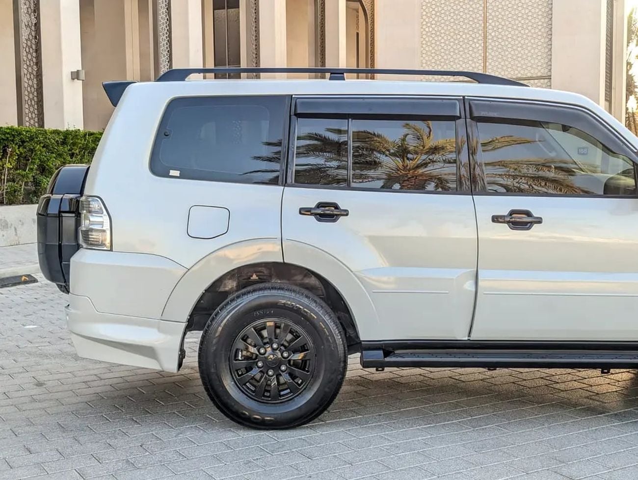 ميتسوبيشي باجيرو GCC GLS MID OPTION IN EXCELLENT CONDITION