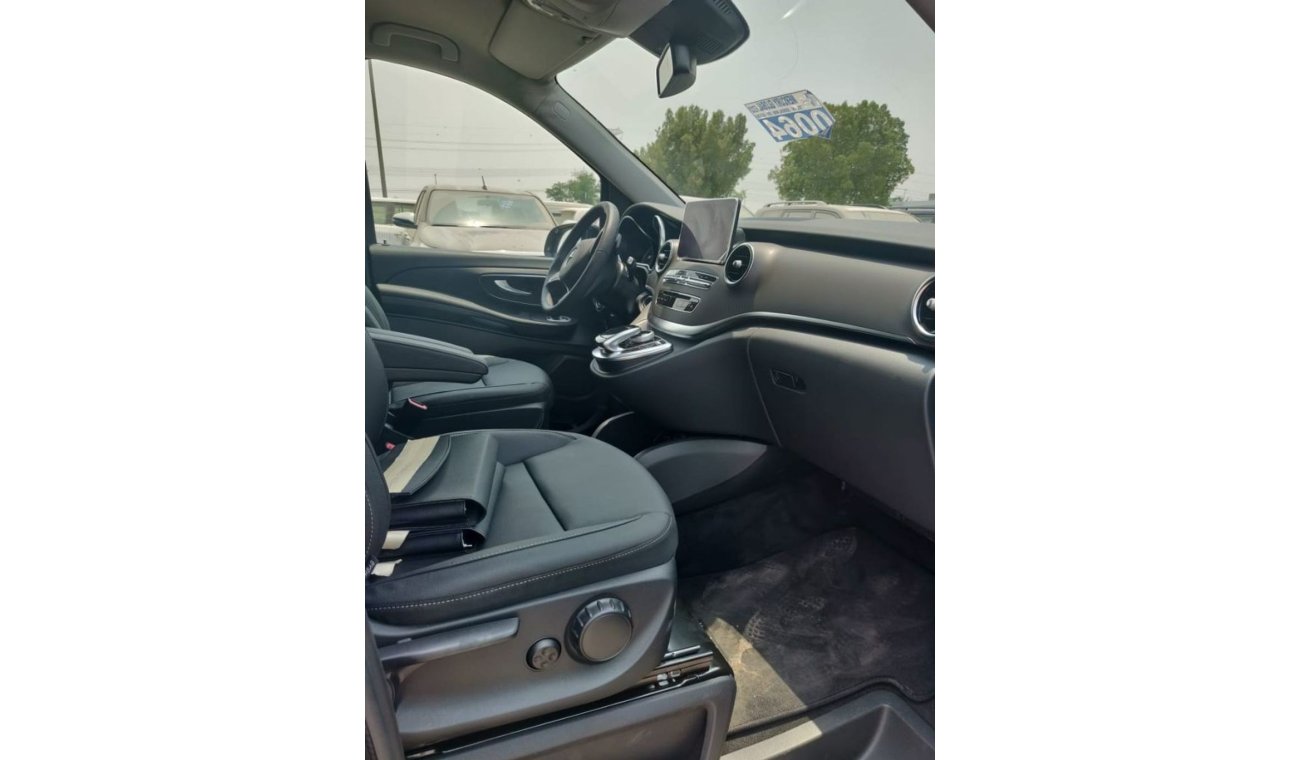 Mercedes-Benz Viano Avantgarde Long Wheel Base 6 seater VAN with Table