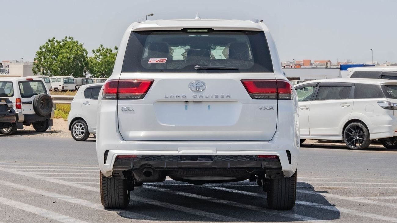 تويوتا لاند كروزر 2025 Toyota Land Cruiser 300 VXR 3.5L AT Petrol Twin Turbo (White-Beige)