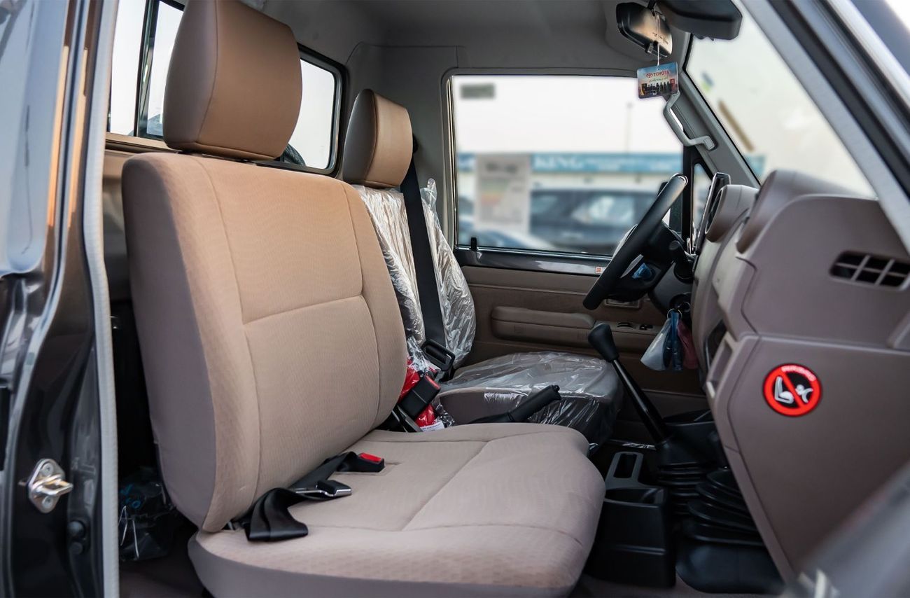 تويوتا لاند كروزر بيك آب 2025 Toyota Land Cruiser LC 79 2.8L SC MT Diesel (Gray)