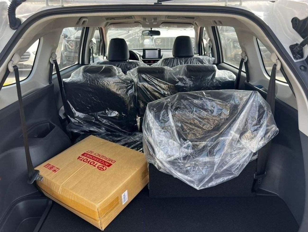 Toyota Veloz 1.5L FWD // 2024 // FULL OPTION WITH PUSH START , WIRELESS CHARGE , CRUISE CONTROL // SPECIAL OFFER