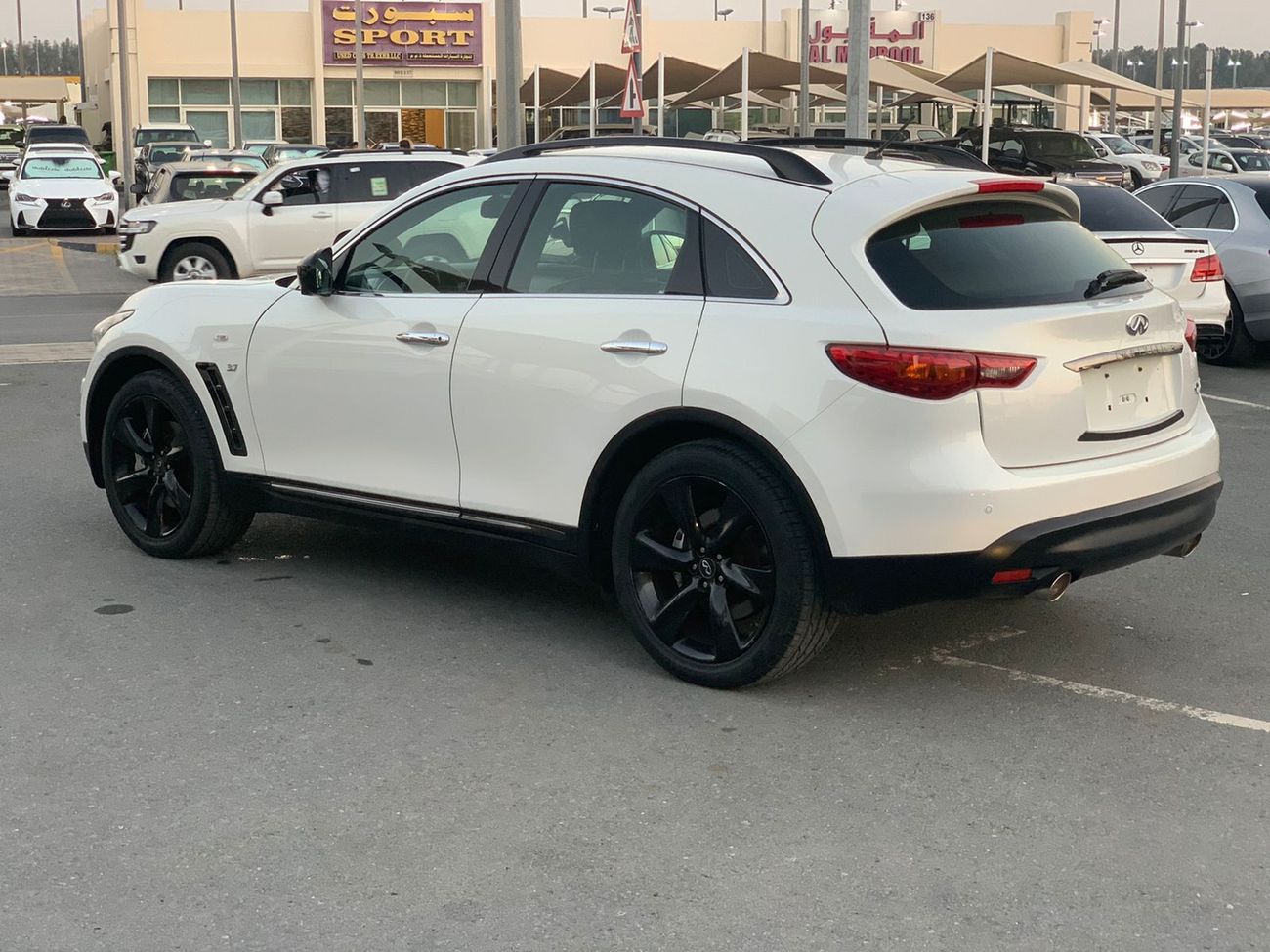 Infiniti QX70 Infiniti QX70 S