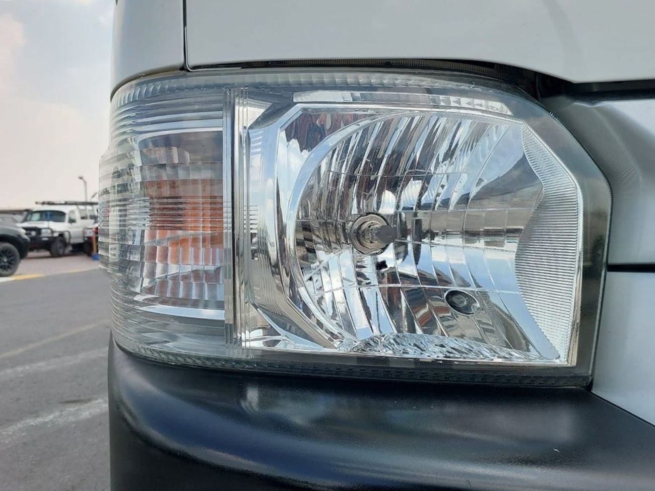 Toyota Hiace TOYOTA HIACE VAN RHD 2015 MODEL 3.0 L DIESEL AUTOMATIC(PM15267)