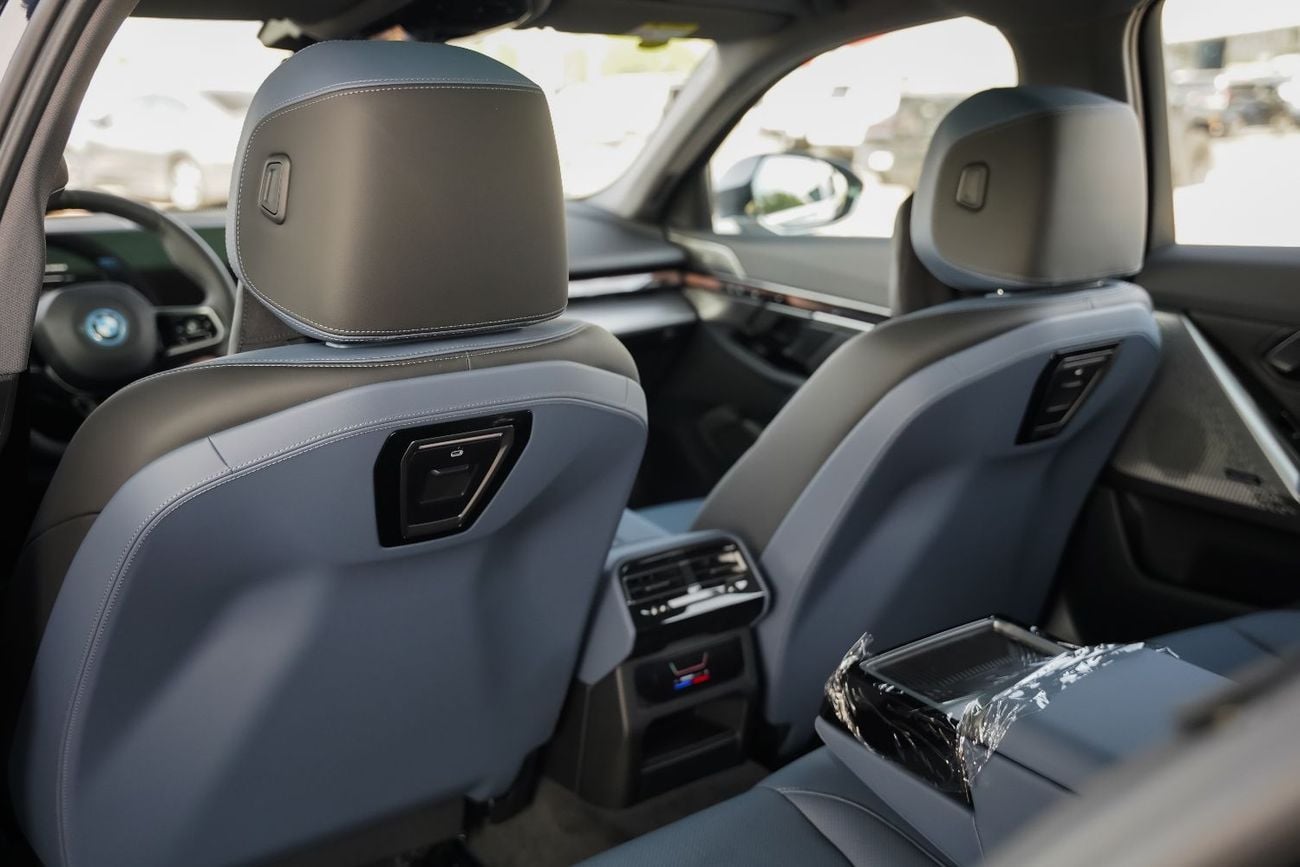 بي أم دبليو i5 EDRIVE40 M SPORT 2025 BMW i5 40L M-Sport package RWD 0km
