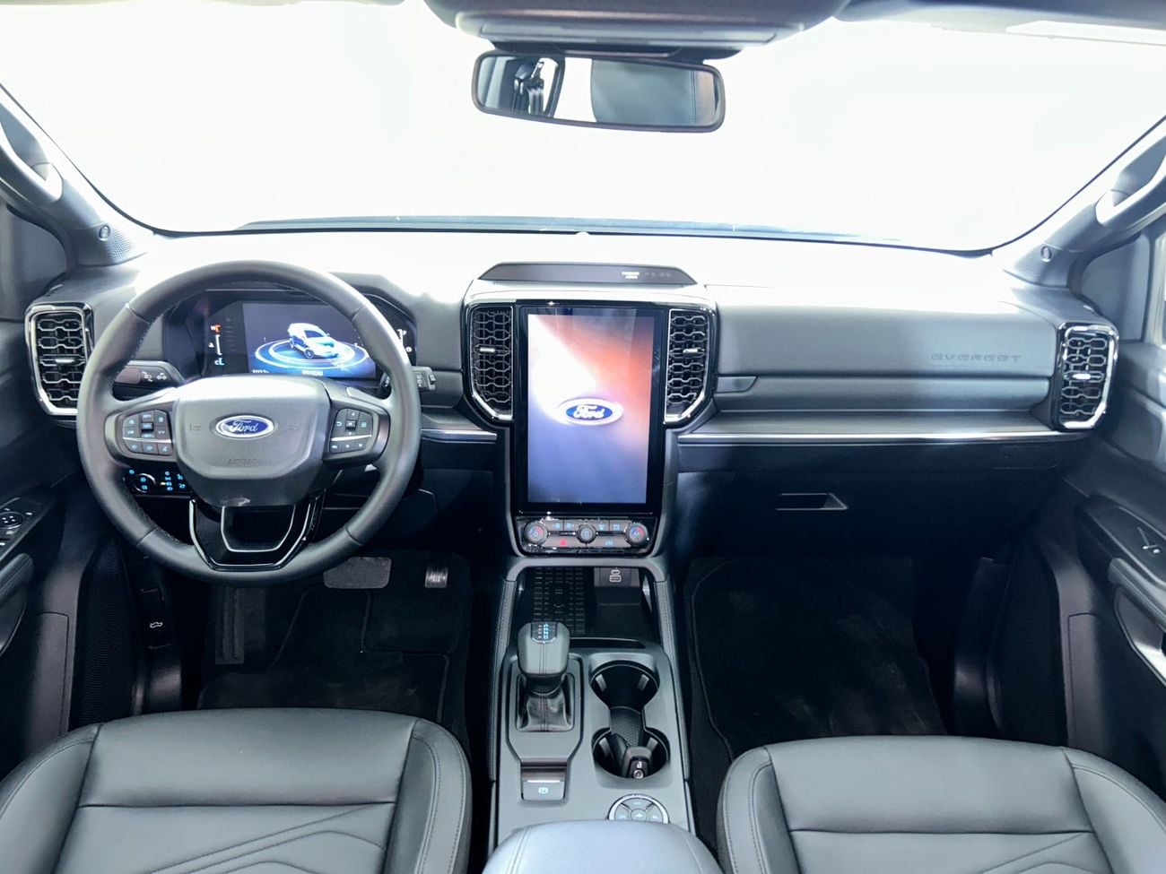 فورد ايفرست LIMITED / AL TAYER MOTORS AL QOUZ SHOWROOM