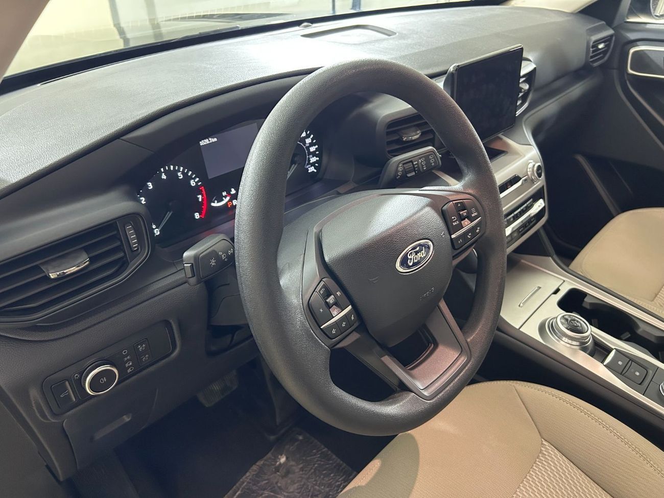 فورد إكسبلورر E3023 EXPLORER BASE 4WD 3.3L AT CLOTH