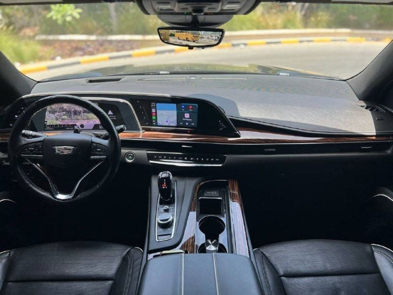 Cadillac Escalade Luxury 6.2L LUXURY PLATINUM 6.2L V8 PTR A/T // 2022 // FULL OPTION WITH RADAR , 360 CAMERA , HEADUP