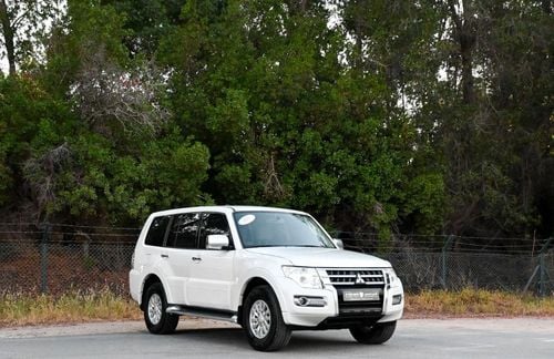 Mitsubishi Pajero GLS L/L GOLD 2016 Mitsubishi Pajero GCC Specs in excellent condition Base 3.5L (7 Seater)