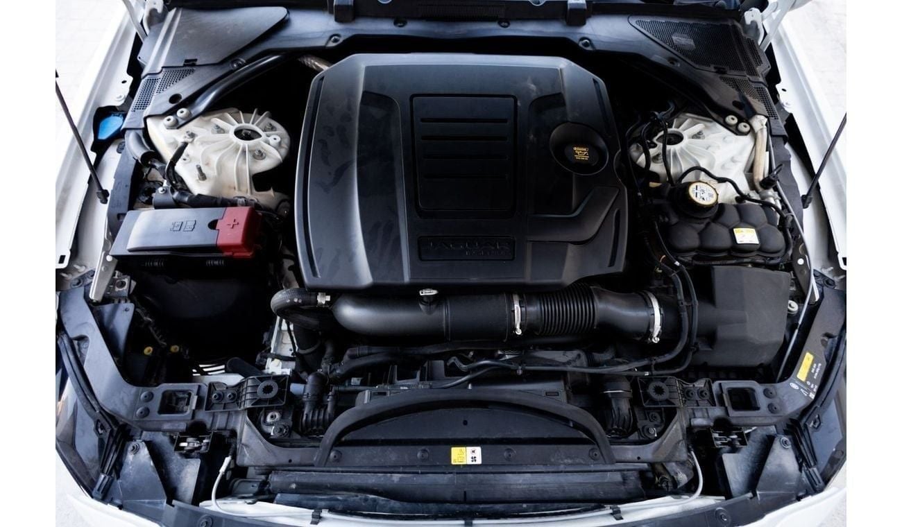 Jaguar XE R-Dynamic SE 2.0L (250 HP) Jaguar XE P250 R-Dynamic SE 2020 GCC under Agency Warranty with Flexible