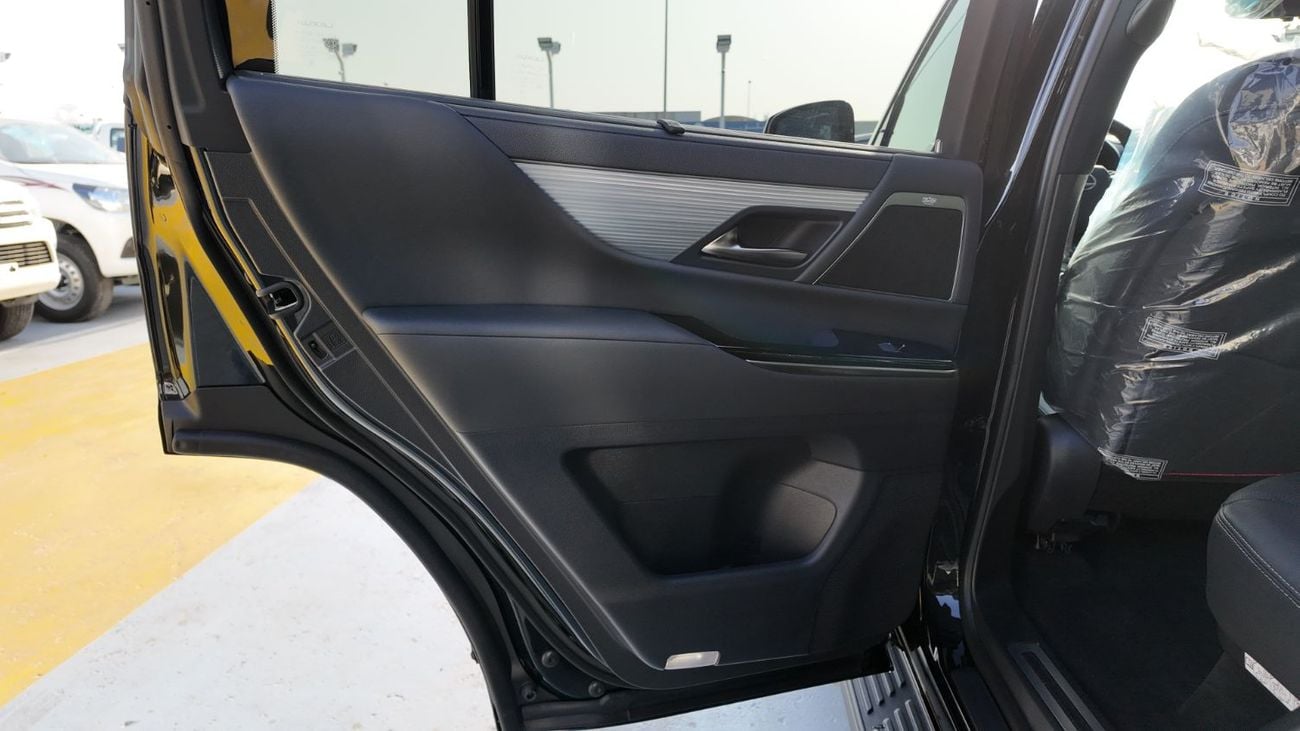 لكزس LX 700h F Sport