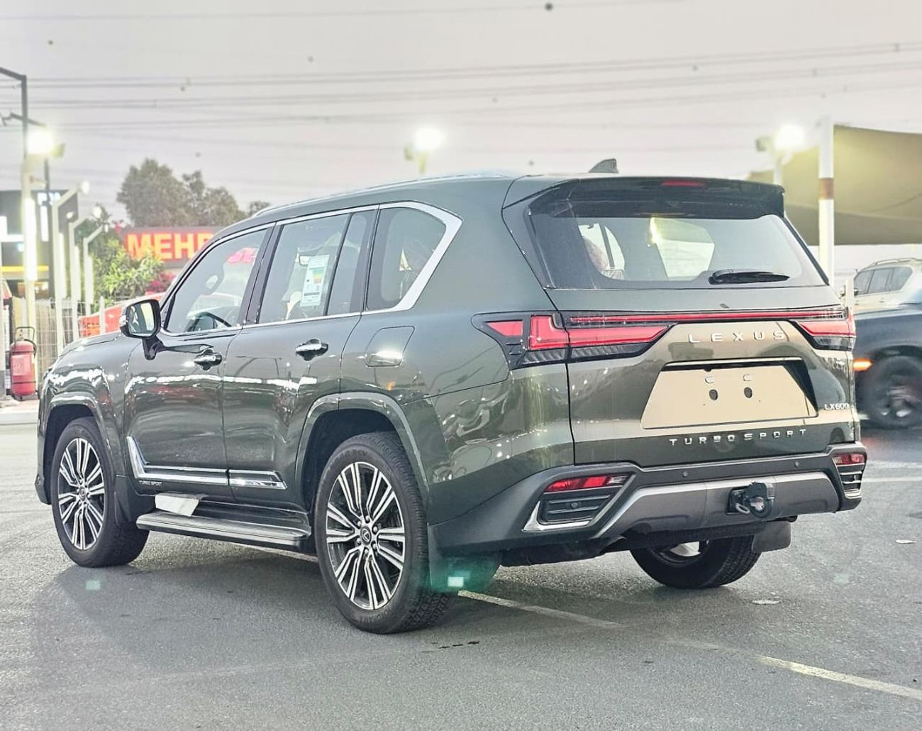 لكزس LX 600 LX 600 3.5L A/T TURBO SPORT KHAKHI GREEN MY2025 GCC SPECS-SOFT DOORS-LEVINSON SPEAKERS