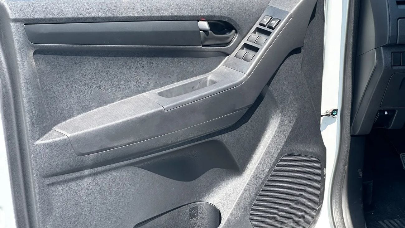 إيسوزو D ماكس ISUZU/D-MAX/2.5L DSL DC 4X4, PWR, Alloy Wheel, ABS, Remote ,MT