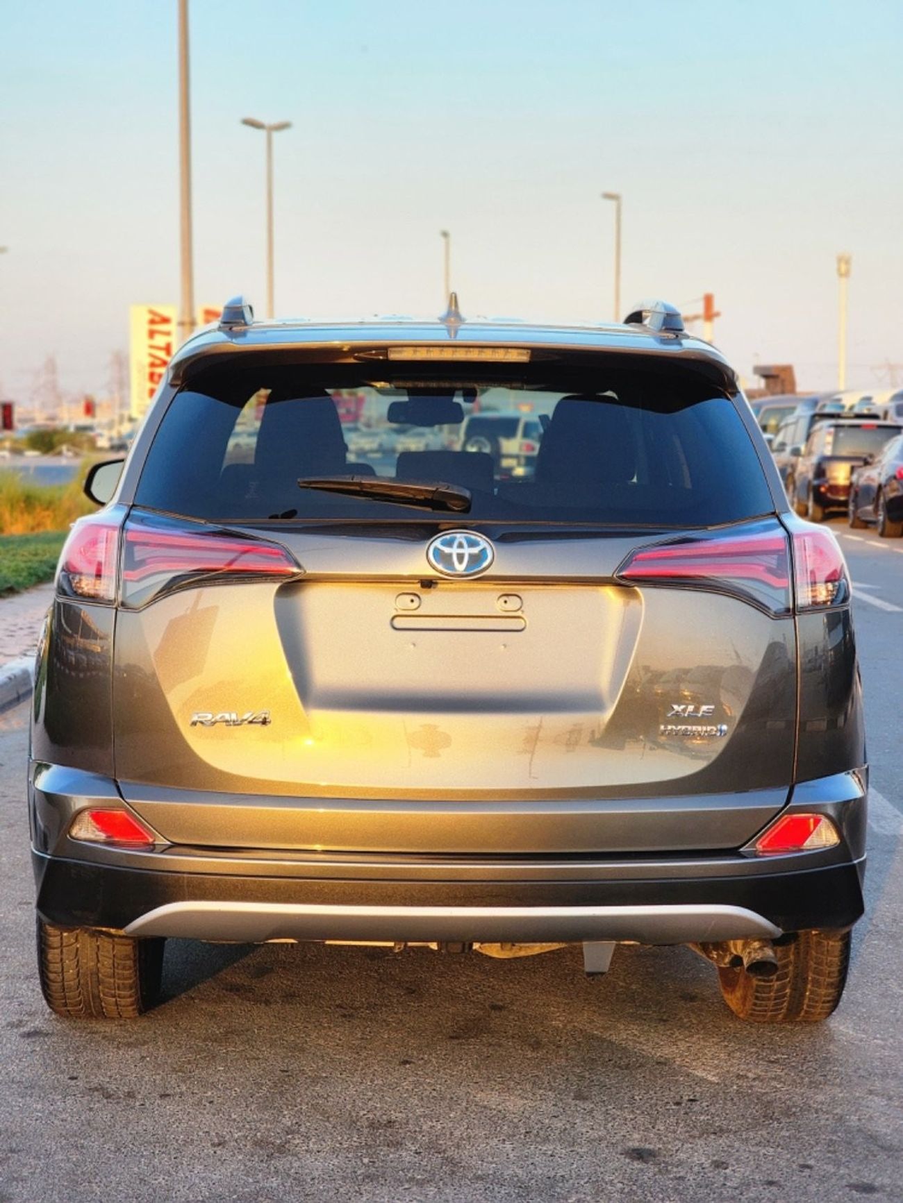 Toyota RAV4 TOYOTA RAV4 hybrid XLE 2.5L