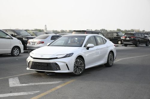 تويوتا كامري GLE 2.5L Petrol Inside Tan (Ready Stock)