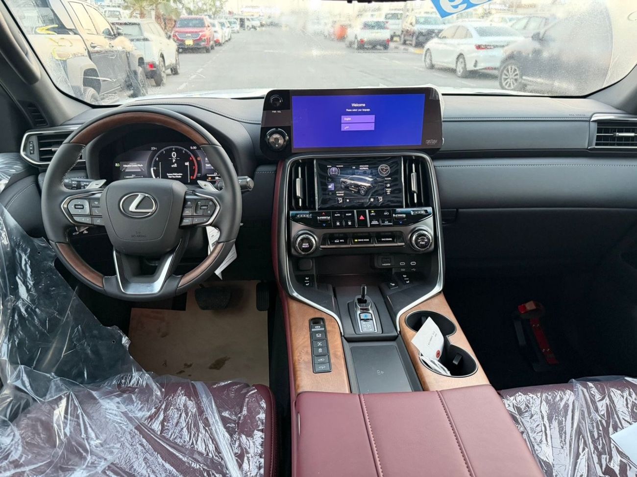 لكزس LX 700h 2025 Lexus LX700h Signature 3.5L AT Hybrid (with Auto park)