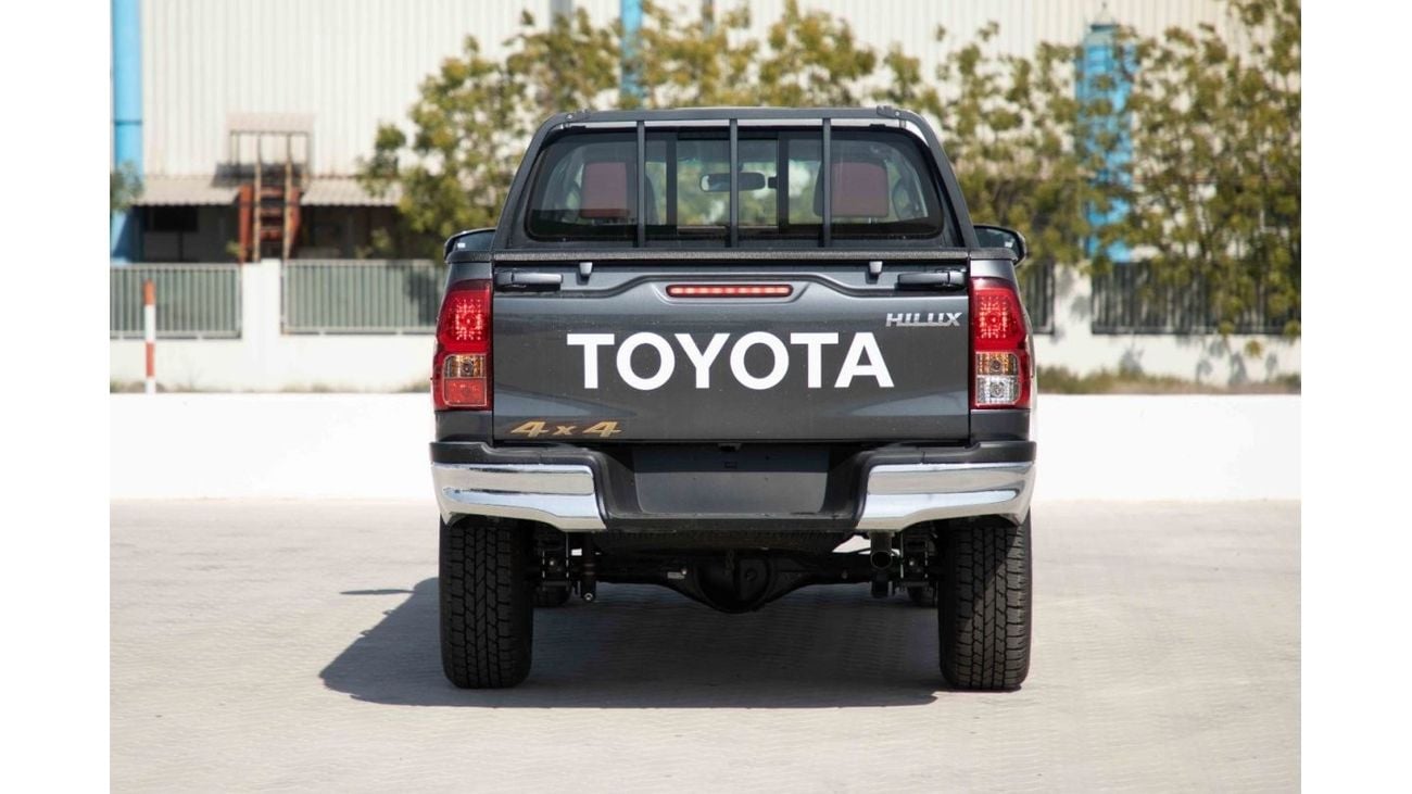 Toyota Hilux 2024 Toyota Hilux 4x4 DC 2.4 - Grey inside Red