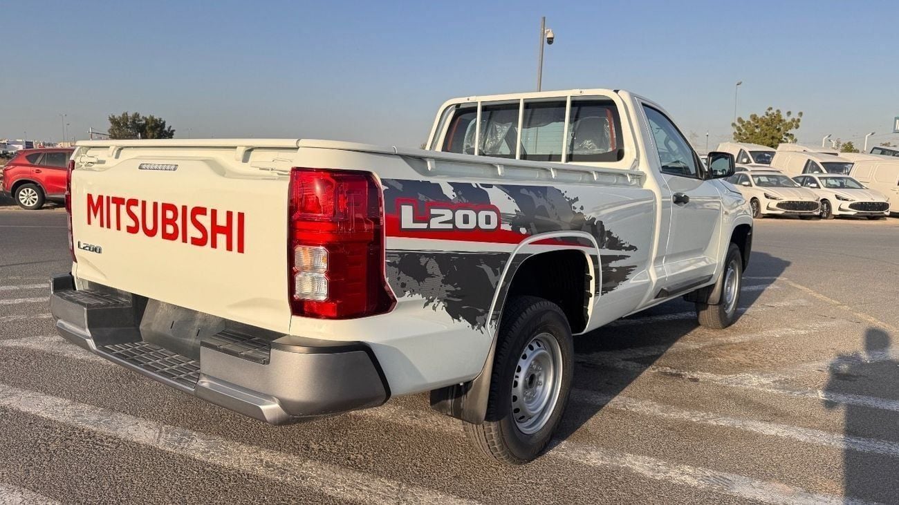 Mitsubishi L200 Mitsubishi L200 single cabin 2.4L 4x4