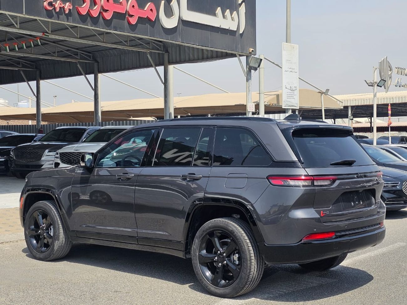 جيب جراند شيروكي Laredo 3.6L RWD