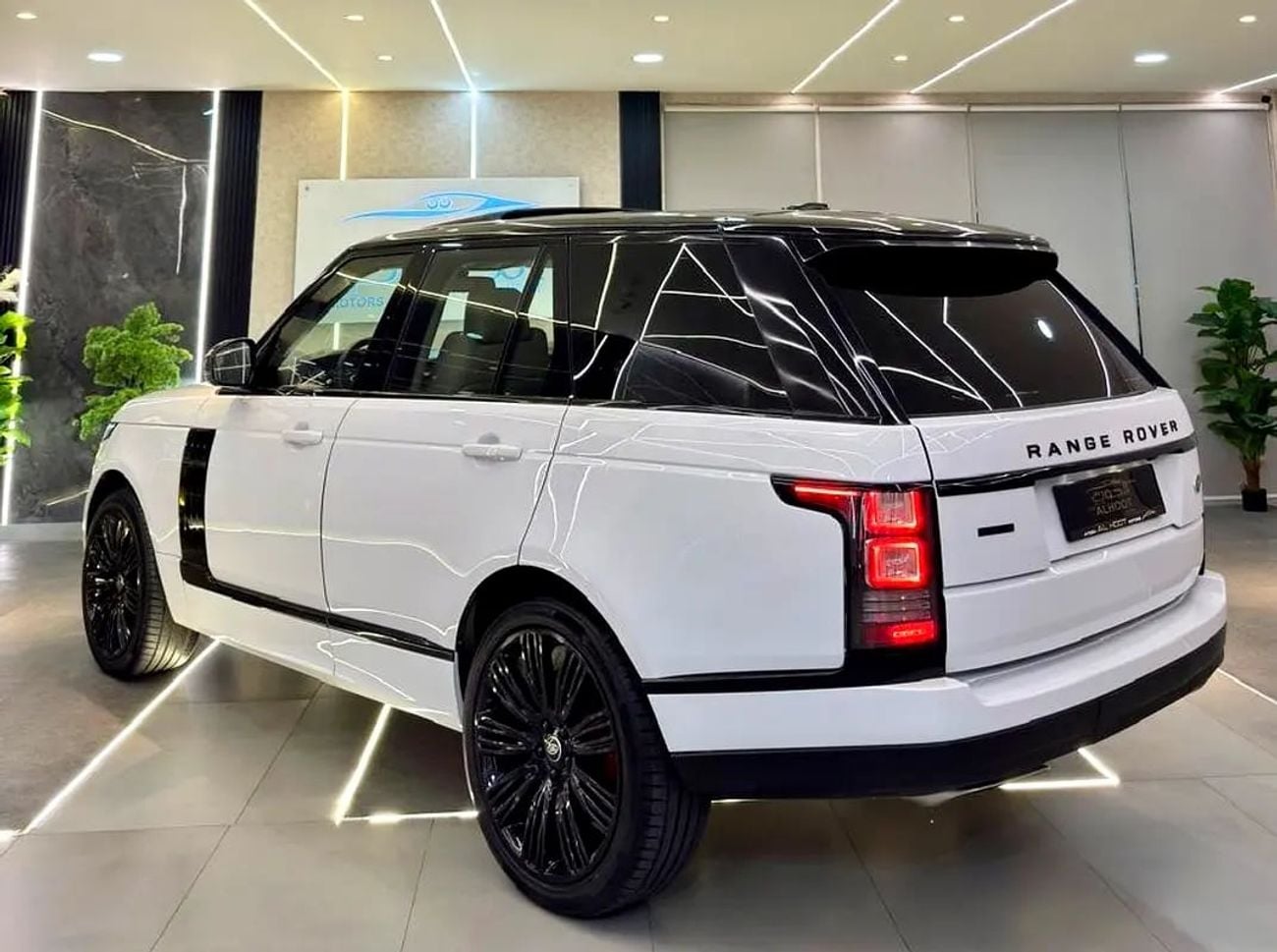 Land Rover Range Rover FACELIFT RR VOGUE V8 || F.S.H AL TAYER ||GCC || TOP RANGE || GIVEN WARRANTY ||AMAZING CONDITION