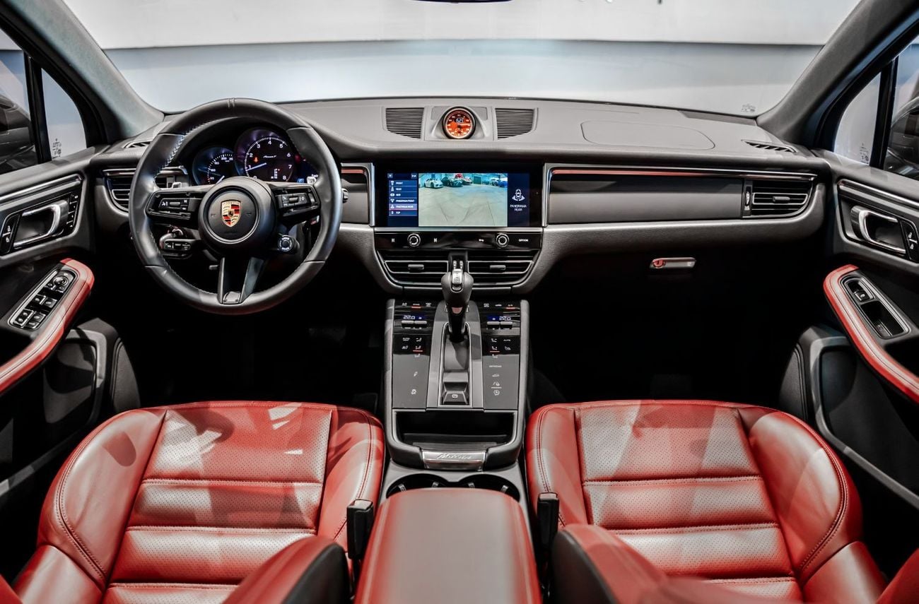 بورش ماكان Base 2.0T 2024 Porsche Macan T, 2026 Porsche Warranty, Full Service History, Low KMs, GCC