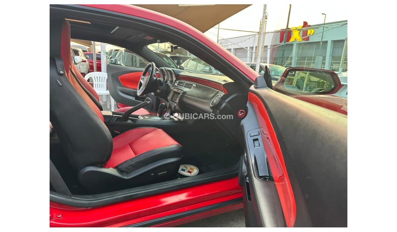 Chevrolet Camaro Gulf model 2013, leather hatch, cruise control, leather wheels and sensors in excellent condition