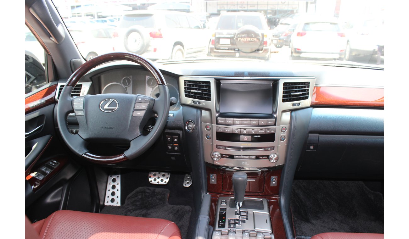 Lexus LX570 (2014)