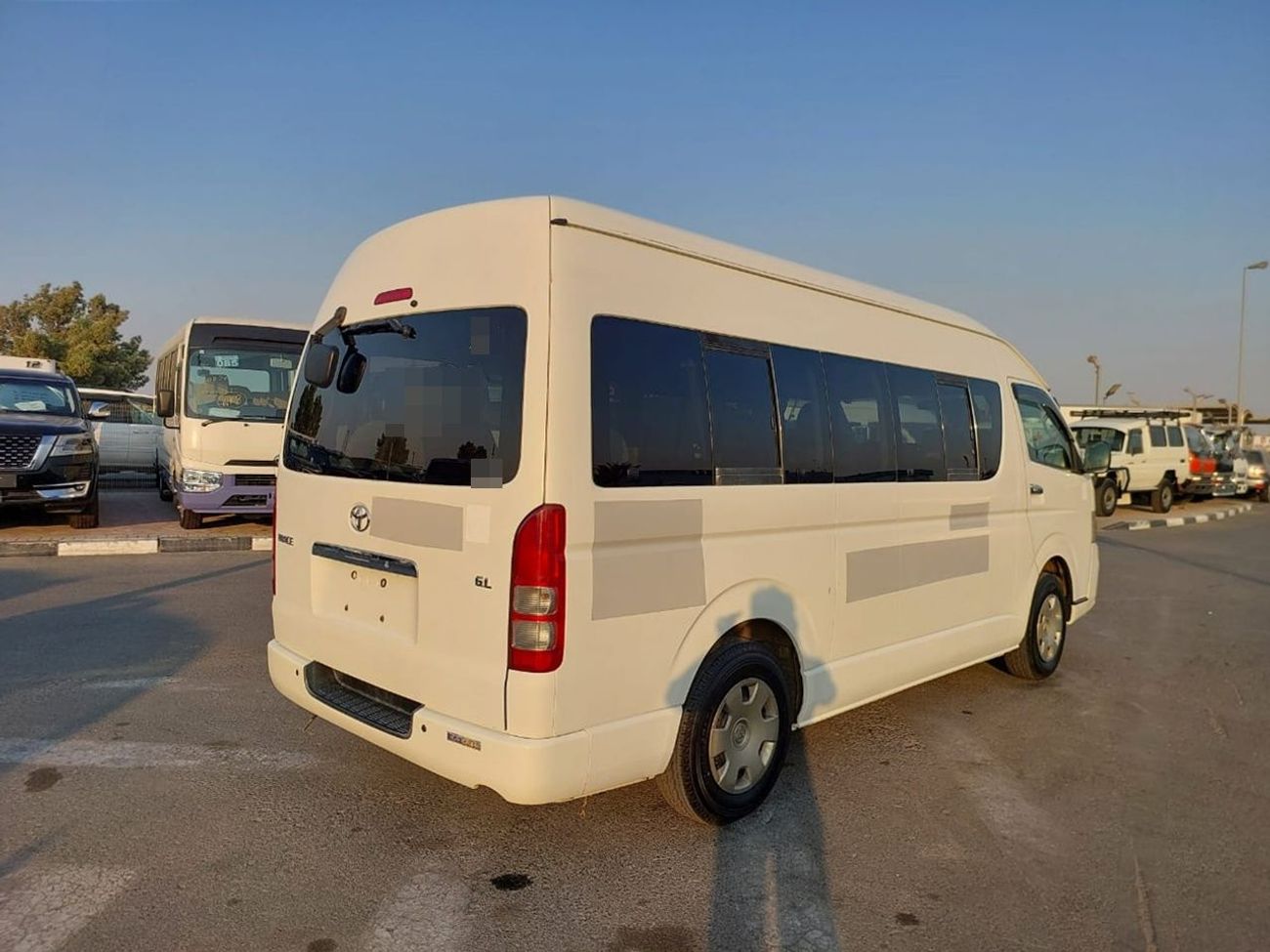 Toyota Hiace TOYOTA HIACE VAN RHD 2011 MODEL 2.7 L PETROL AUTOMATIC(PM08895)