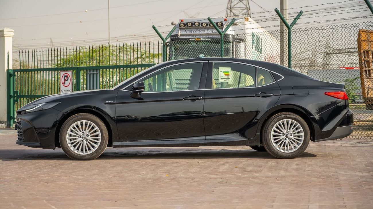 Toyota Camry LIMITED HEV Limited 2.5L Hybrid TOYOTA CAMRY 2.5 BASIC HYBRID -2025YM