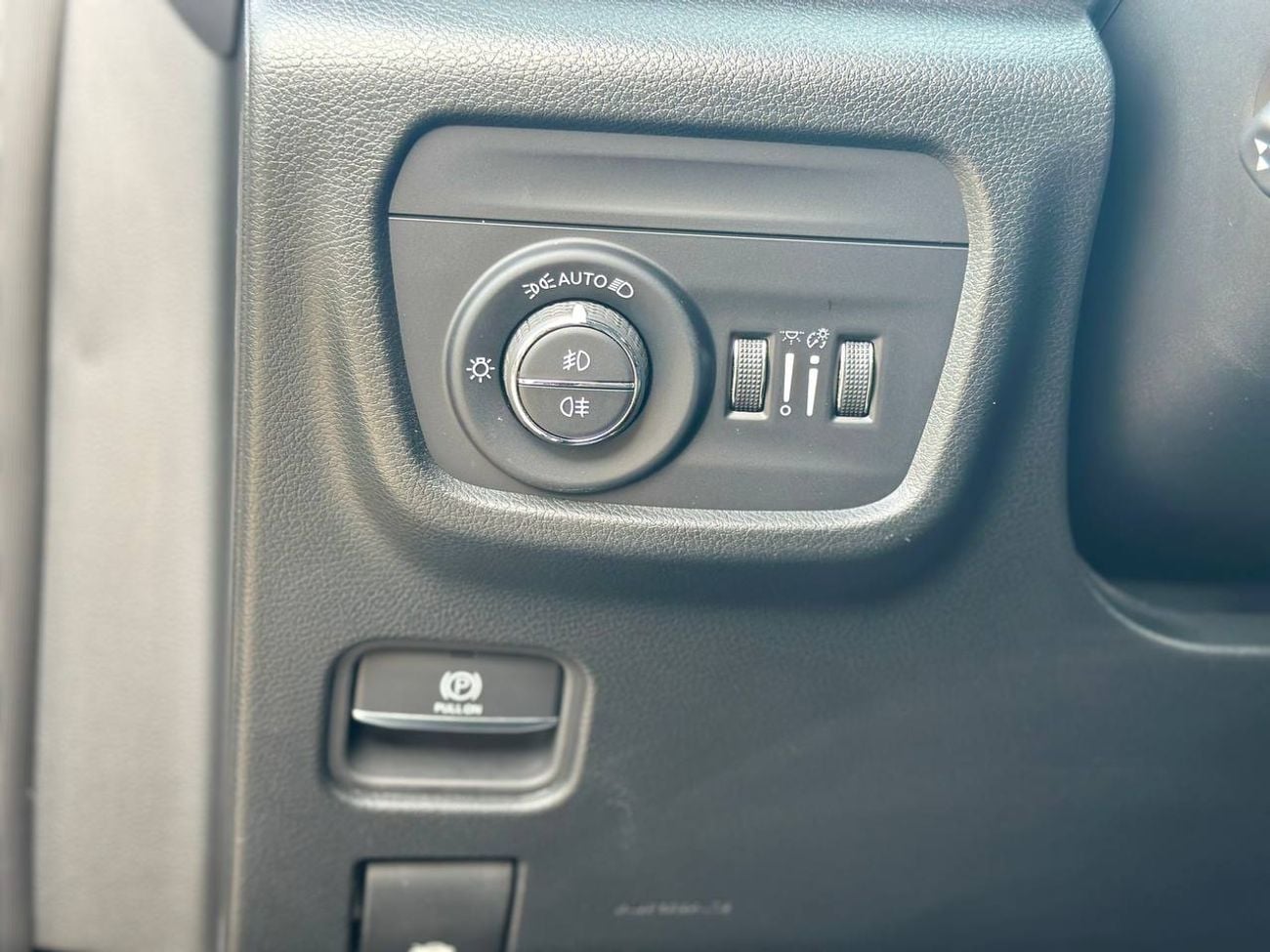 Jeep Grand Cherokee Overland 3.6L V6 PTR A/T // 2025 // Full Option with 360 Camera , Radar , Heating & Cooling & Massag
