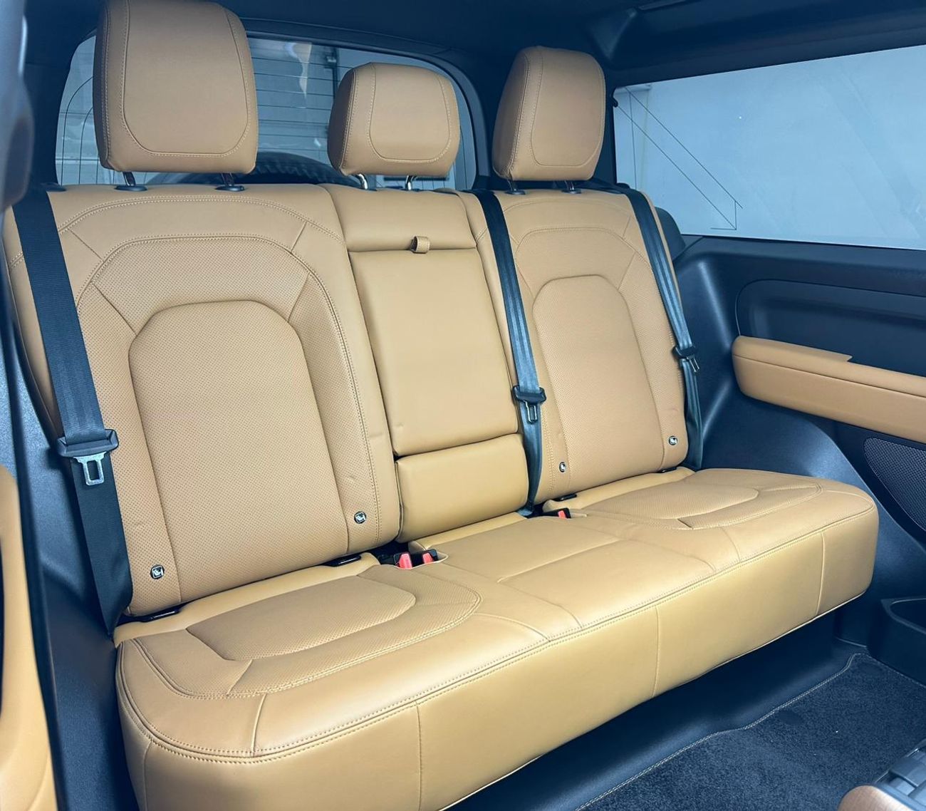 Land Rover Defender P400 90 HSE 3.0L (5 Seater) 2023 Land Rover Defender 90 HSE P400, 2027 Range Rover Warranty + Servic