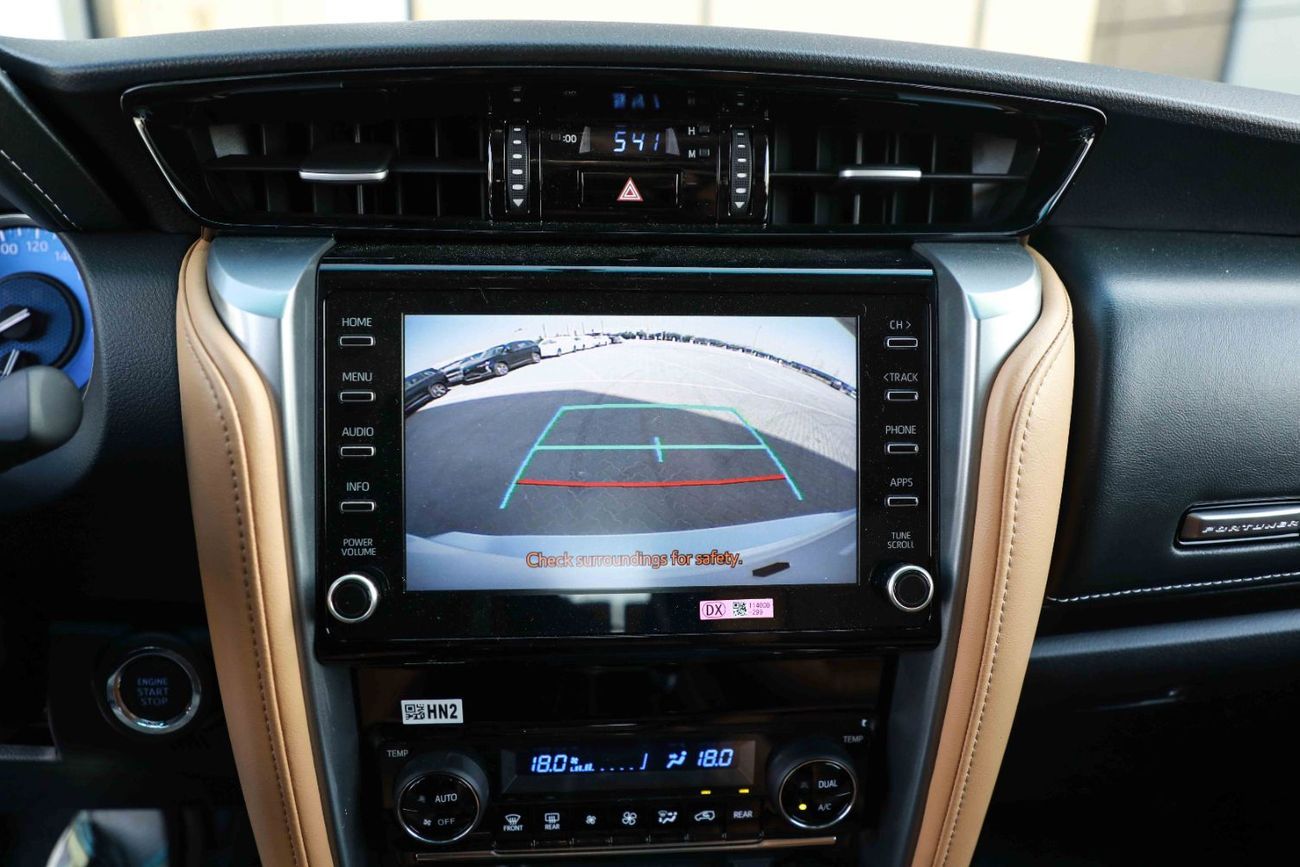 تويوتا فورتونر 2025 Toyota Fortuner GXR 4.0 - Platinum White inside Beige | Export Only