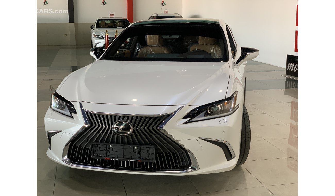 Lexus ES350 MY2019 Panoramic Sunroof,Blind Spot , GCC