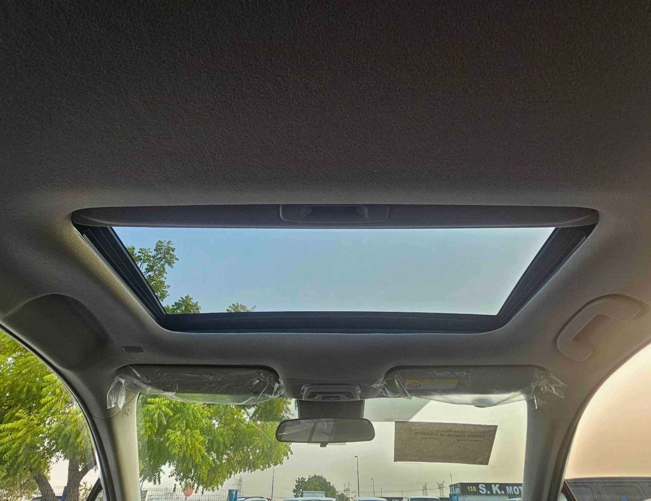 تويوتا ليفين LUXURY HYBRID / 1.8L PETROL A/T / SUNROOF / REAR CAMERA (CODE # LL18HEV)