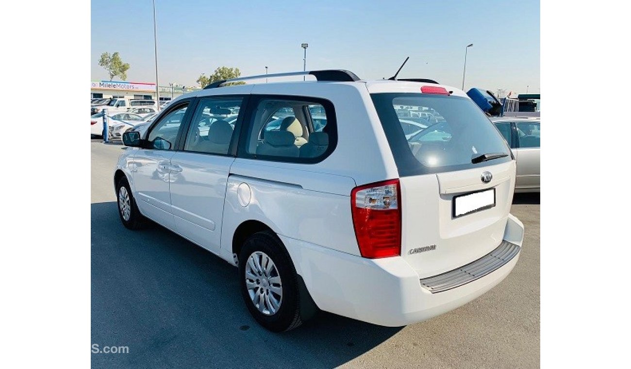 Kia Carnival KIA CARNIVAL 2014 WHITE GCC